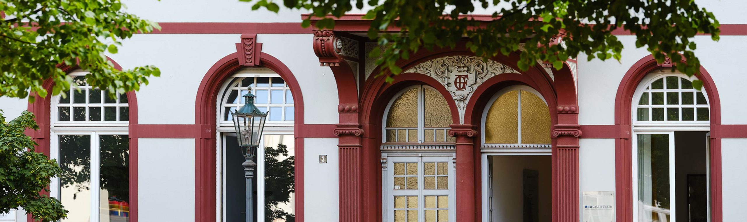 Aussenfassade der Kanzlei Ganteführer - Steuerberater, Rechtsanwälte, Wirtschaftsprüfer