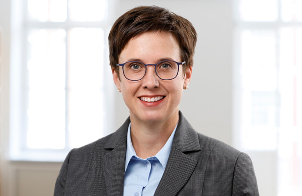 Dr. Sabrina von Rüden, Rechtsanwältin, Fachanwältin für Handels- und Gesellschaftsrecht