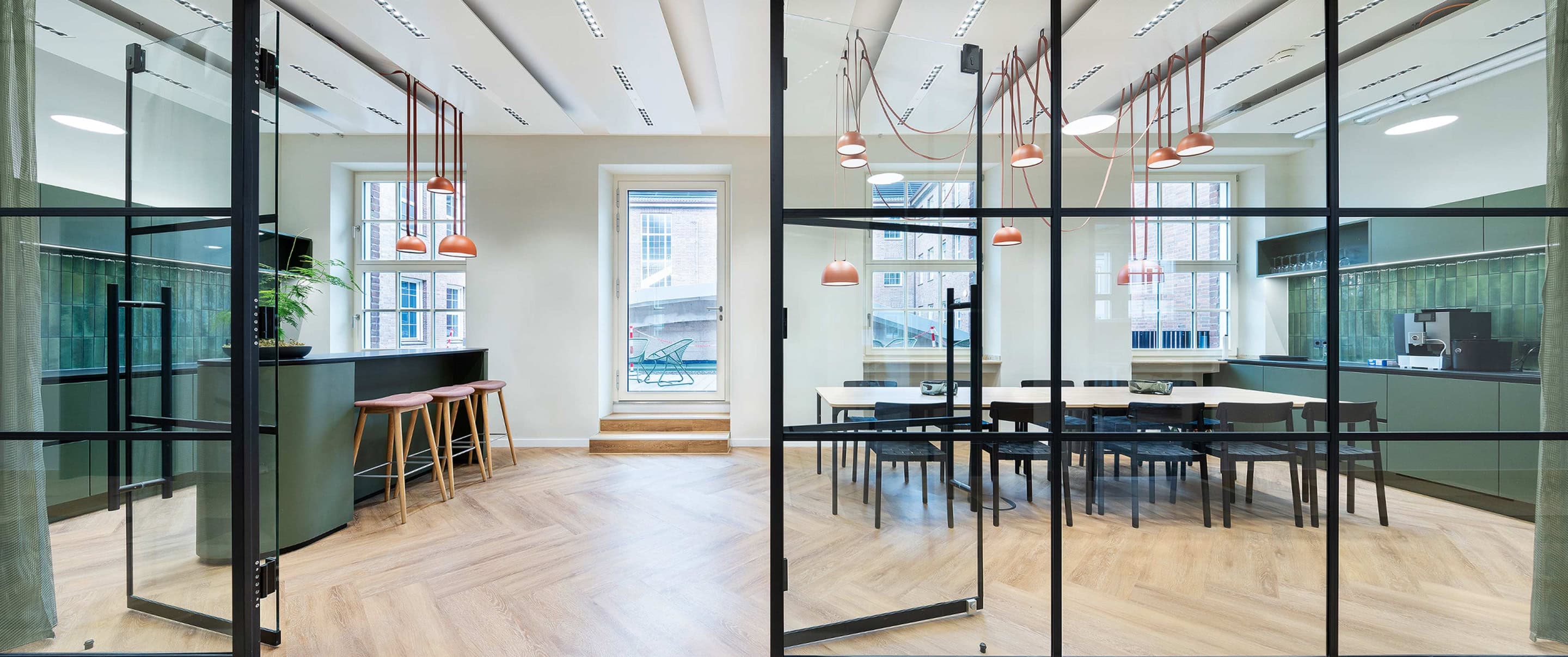 Blick in die offene Küche / Aufenthaltsraum in der alten Kämmerei